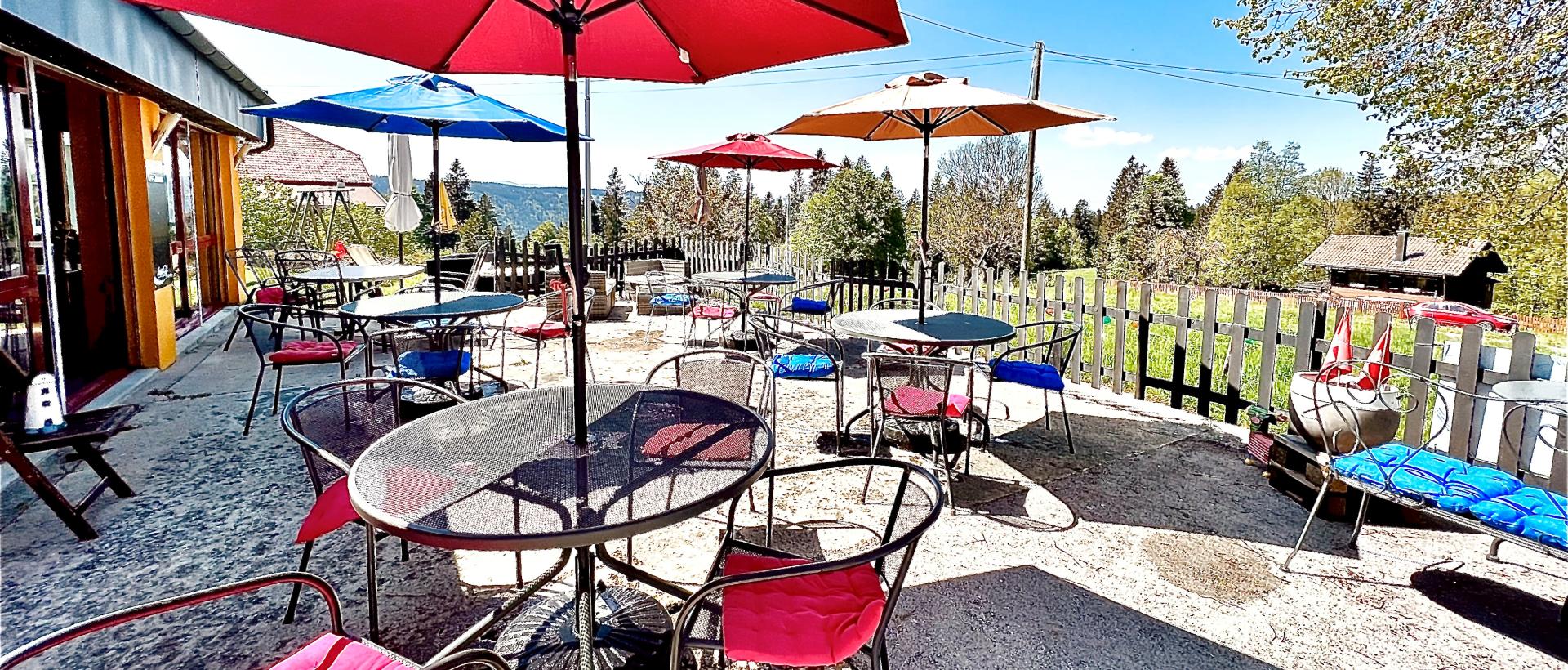 Terrasse avec vue sur la campagne 