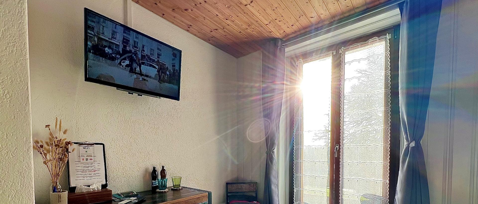 Chambre Supérieure avec TV, douche, wc et Balcon