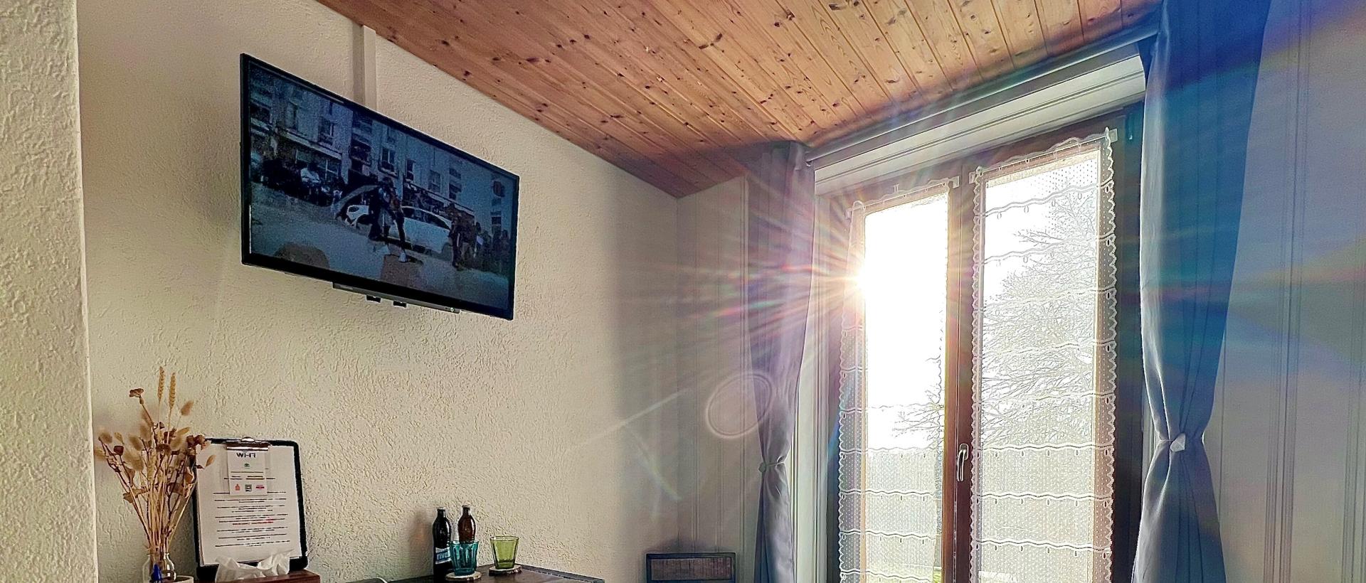 Chambre Supérieure avec TV, douche, wc et Balcon