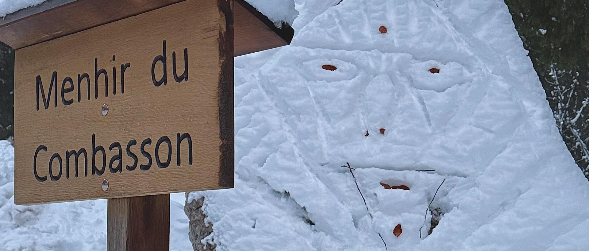 Menhir du Combasson version Art-Neige Hôtel les Cernets