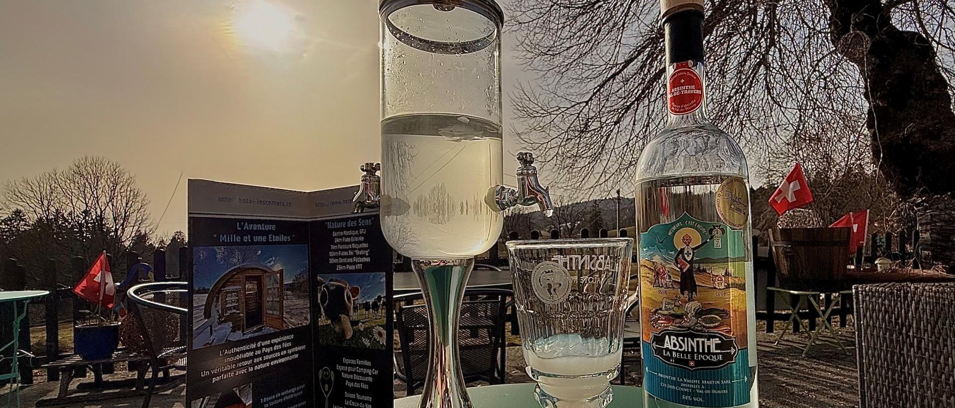 absinthe val de travers coucher de soleil terrasse suisse 