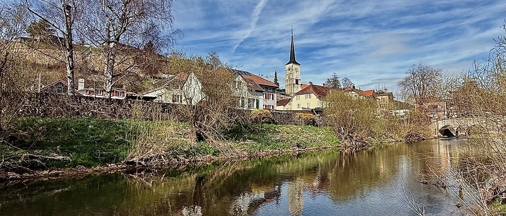 areuse travers clocher reflets eau riviere pont