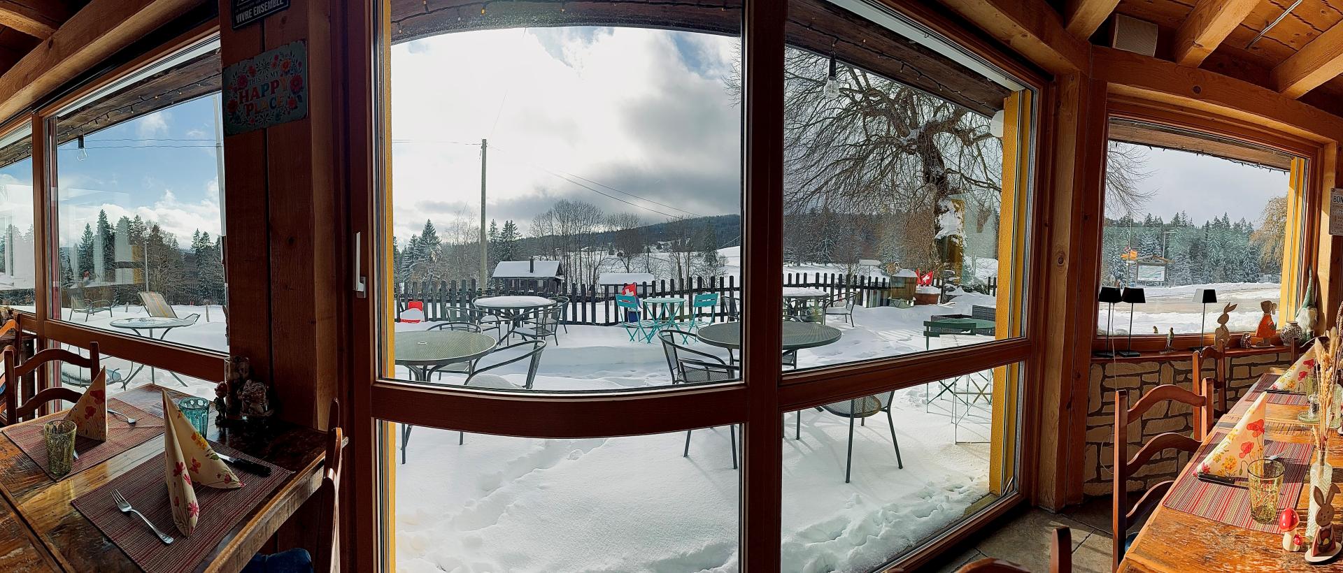 restaurant les cernets panoramique val de travers terrasse neige