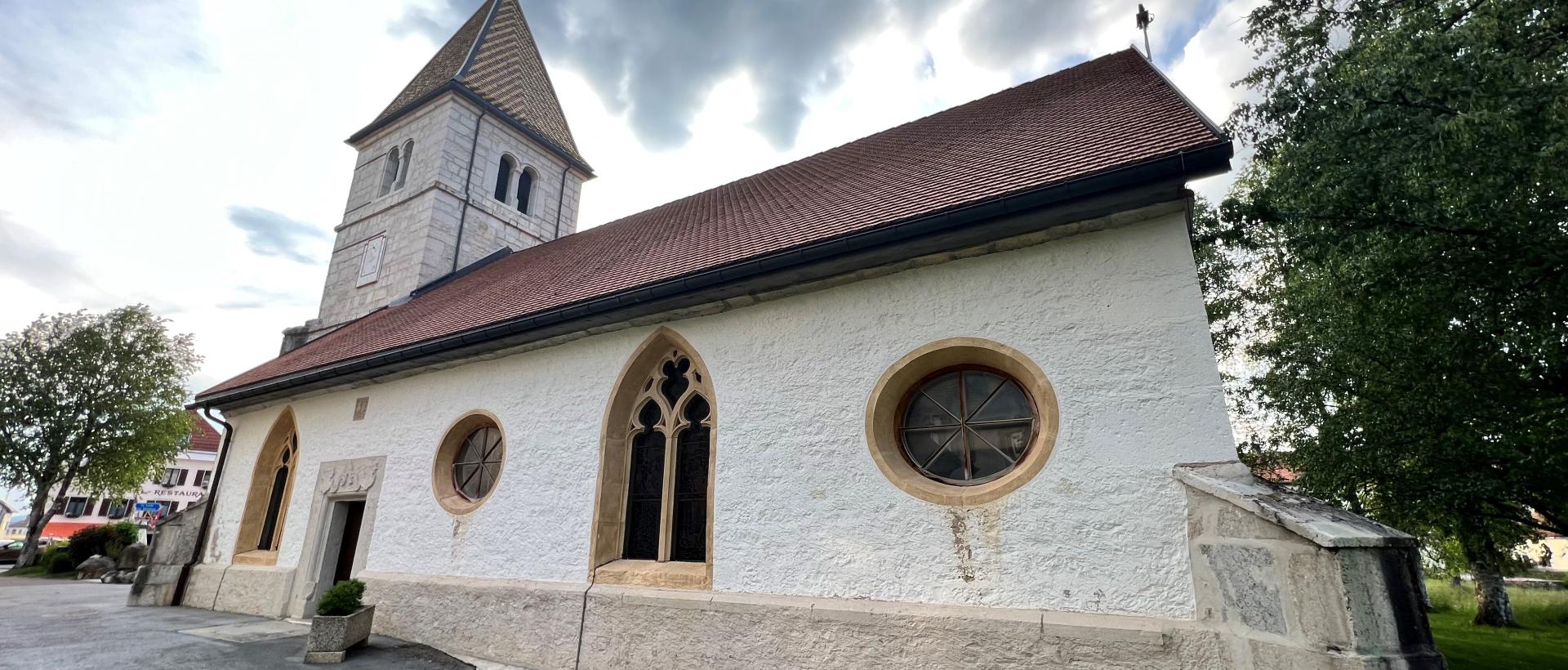 village brevine eglise nuages vitraux