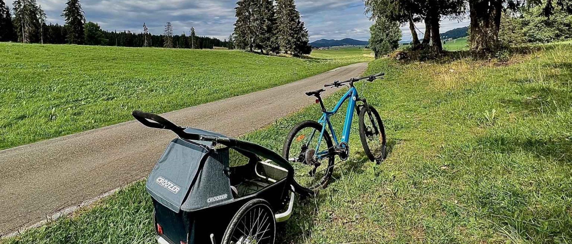 Randonnée et VTT dans la vallée de la Brévine proche de l'Hôtel Les Cernets