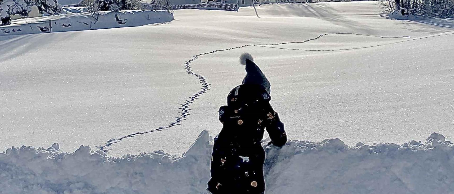 Val de Travers hiver enfant neige Hôtel Les Cernets Jura 