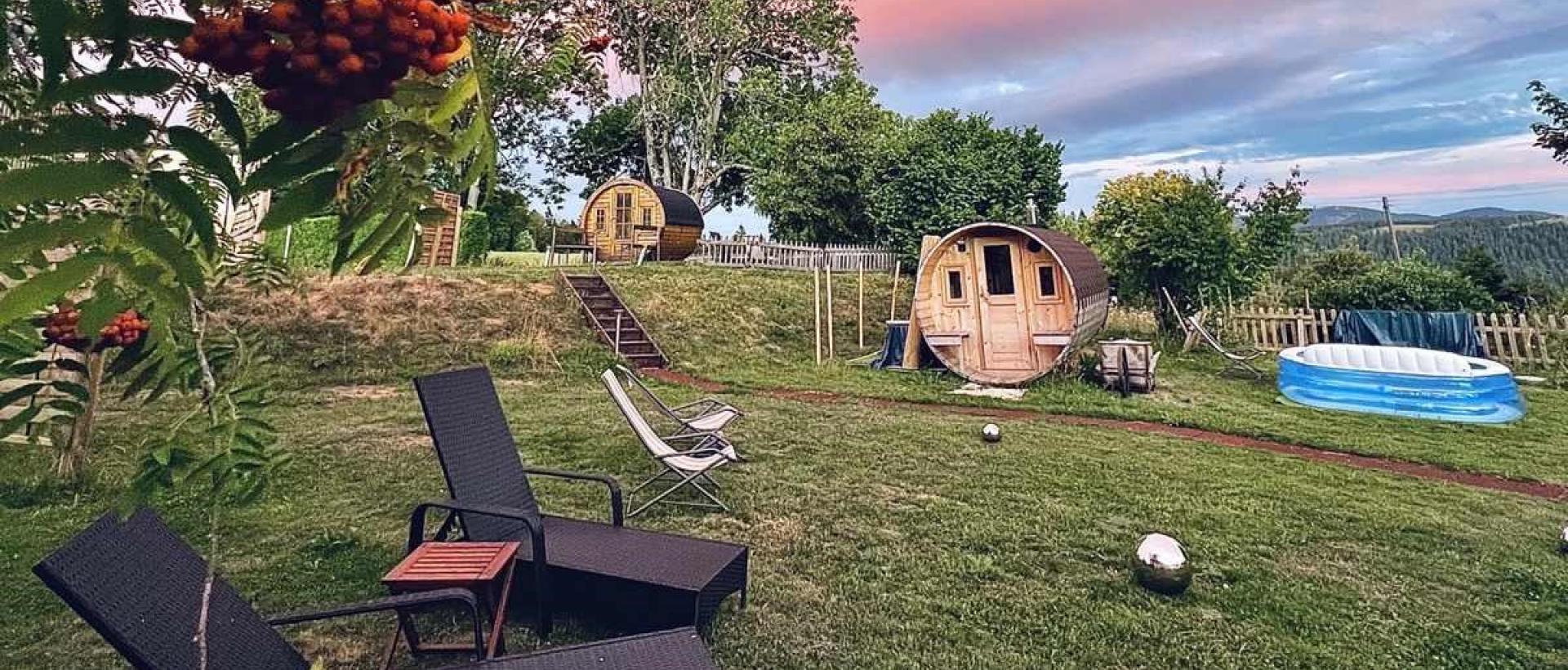 Jardin détente bien être hébergement insolite à l'Hôtel Les Cernets Jura suisse