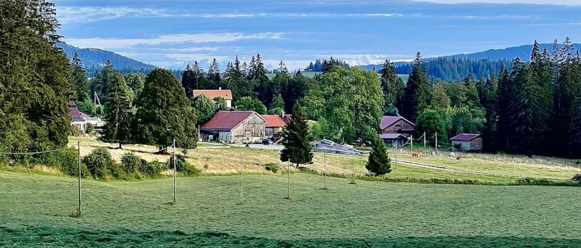 Les Grands-Cernets sur l'itinéraire GTJ VTT randonnée Val de Travers