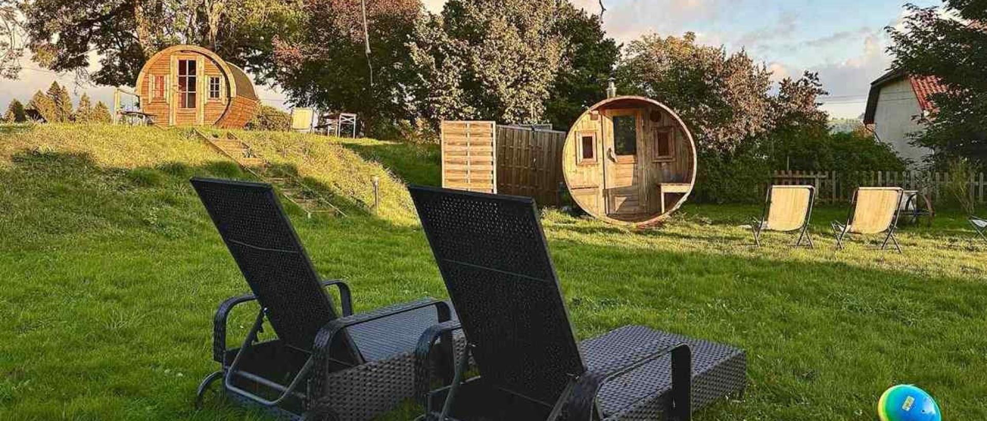 Sauna Panoramique et jardin à l'Hôtel Les Cernets dans le Jura suisse
