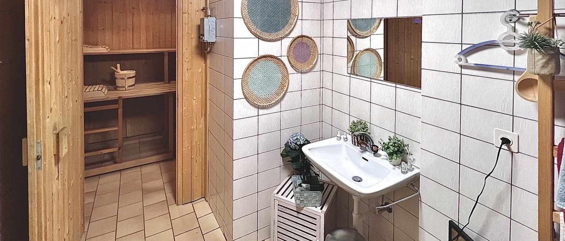 Sauna intérieur gratuit pour nos hôtes Hôtel Les Cernets Val de Travers Jura suisse