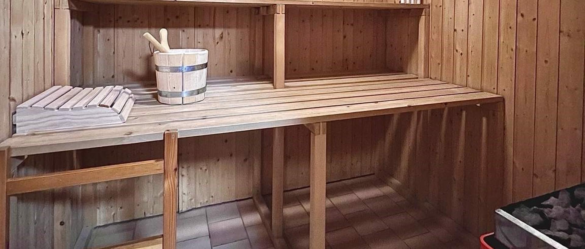 Sauna intérieur gratuit Hôtel Les Cernets Val de Travers Jura neuchâtelois