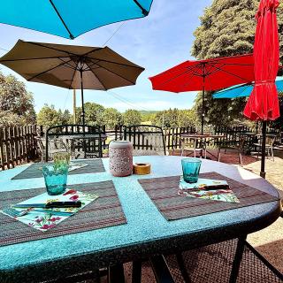 Terrasse avec vue val de travers