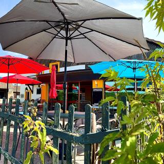 terrasse ombragee avec vue sur la campagne 