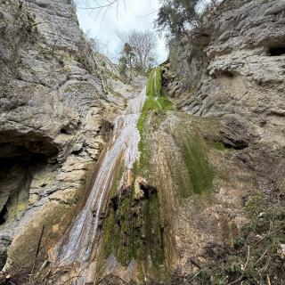 cascade motiers val de travers chute eau panorama