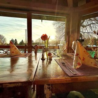 vue coucher de soleil table val de travers restaurant les cernets