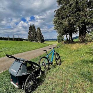 VTT vallée de la Brévine proche de l'Hôtel Les Cernets Famille