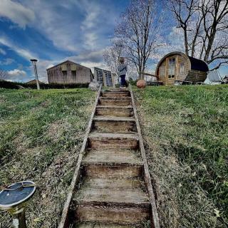 Dormir autrement dans une Tiny house insolite Val de Travers Les Cernets