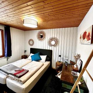 Chambre double calme et authentique au Val de Travers