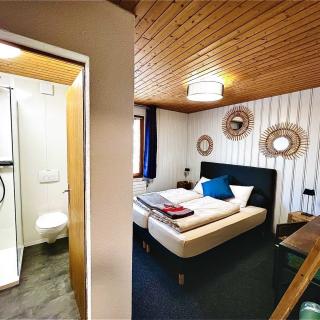 Chambre confortable salle de bain moderne au Val de Travers Jura suisse