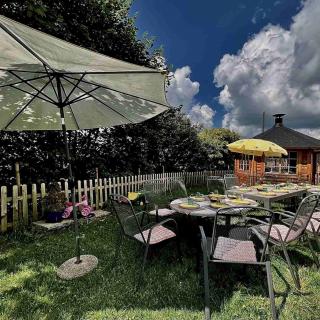 Barbecue en famille au Restaurant Les Cernets Val de Travers