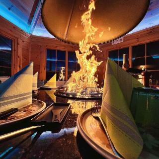 Grill intérieur dans cabane à barbecue Restaurant Les Cernets Val de Travers