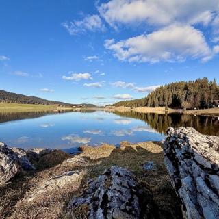 Lac des Taillères balade printemps val de travers