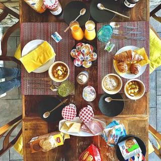 petit déjeuner complet hotel les cernets val de travers