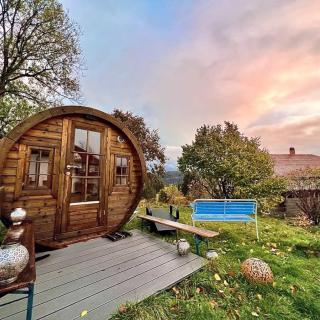 Au Val de Travers dormir dans un hébergement insolite en pleine nature Jura suisse