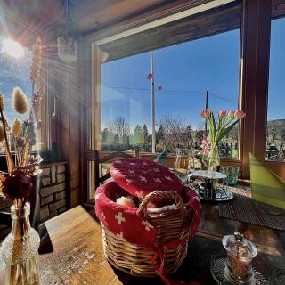 Fondue traditionnelle restaurant Val de Travers Les Cernets Jura suisse