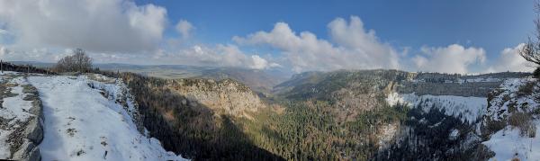 creux du van printemps neige val de travers sapins