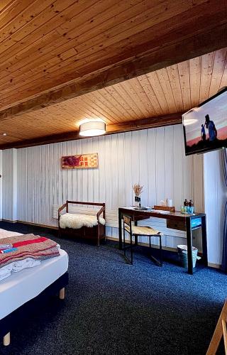 Chambre spacieuse Familiale avec TV, douche, wc, 