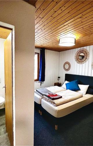 Chambre authentique Les Cernets Val de Travers Jura suisse